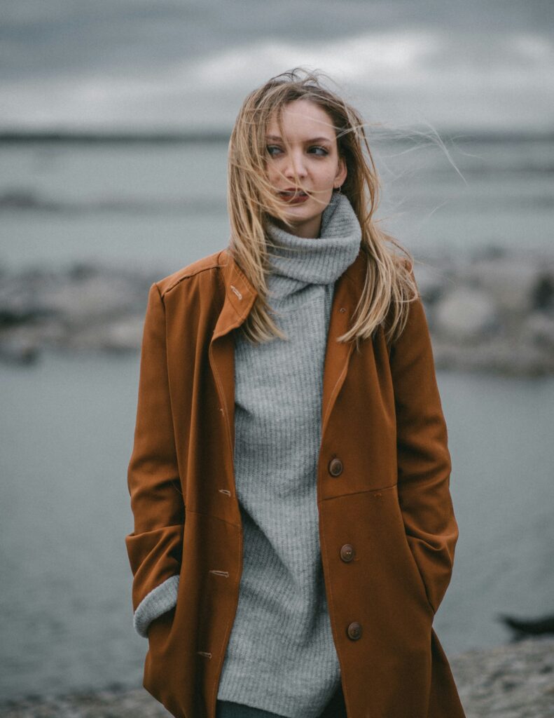 dmitry-ganin-I8d4F8Cl9B8-unsplash-791x1024 Skandynawski Styl w Modzie: Czym się Charakteryzuje i Jak Stworzyć Minimalistyczny Look?